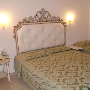Πανσιόν Residenza Due Torri Check In Presso Vicolo Cattani 7